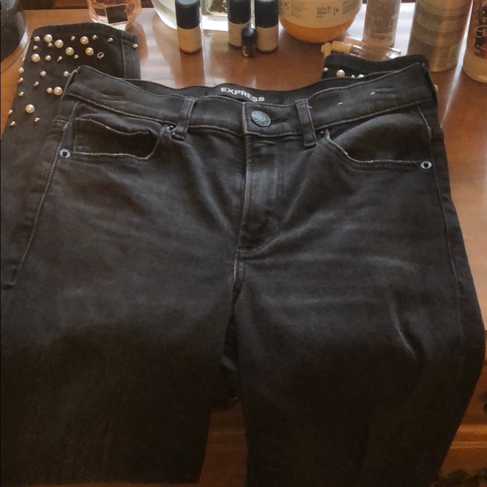 Black express jean like leggings. Pearl ankle